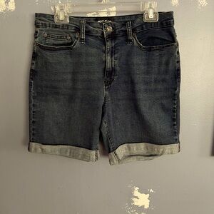 DKNY. Size 10 Women’s Blue Denim Jean Shorts Preowned